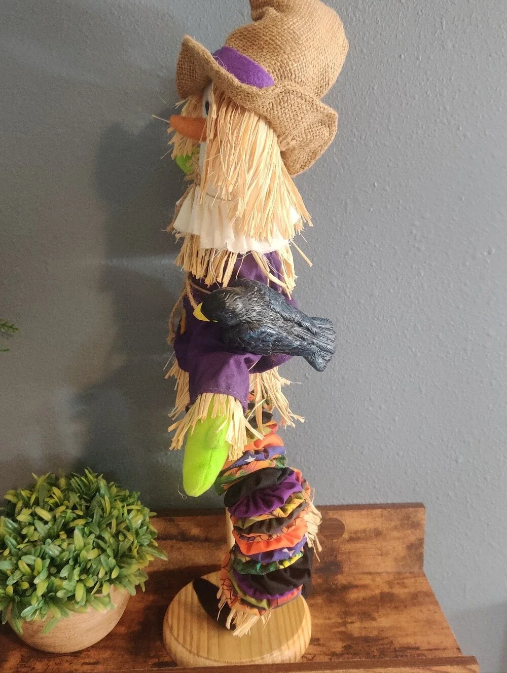 Halloween Scarecrow Fabric Straw Figurine Crow Freestanding festive Multicolor